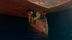 Rescatados tres hombres en Las Palmas tras viajar 11 días en el timón de un petrolero