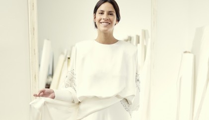 Isabel Nu ez la dise adora de los trajes de novias desmontables