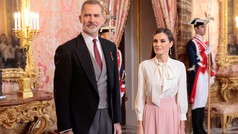 El polmico saludo del embajador iran y la reina Letizia