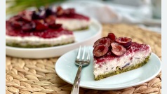 Cheesecake de cerezas con mascarpone y pistachos