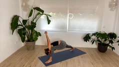 Yoga con Pati Galatas. Apertura de caderas y fuerza en las piernas