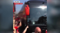La última locura de Ibrahimovic: rompe la luna del autobús del Milan... y la reacción del conductor